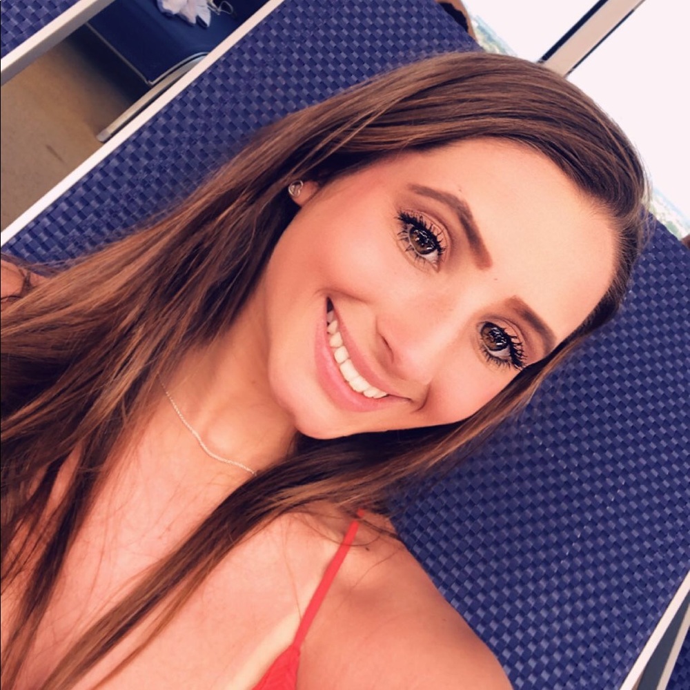 Meet your Posher, Carlie